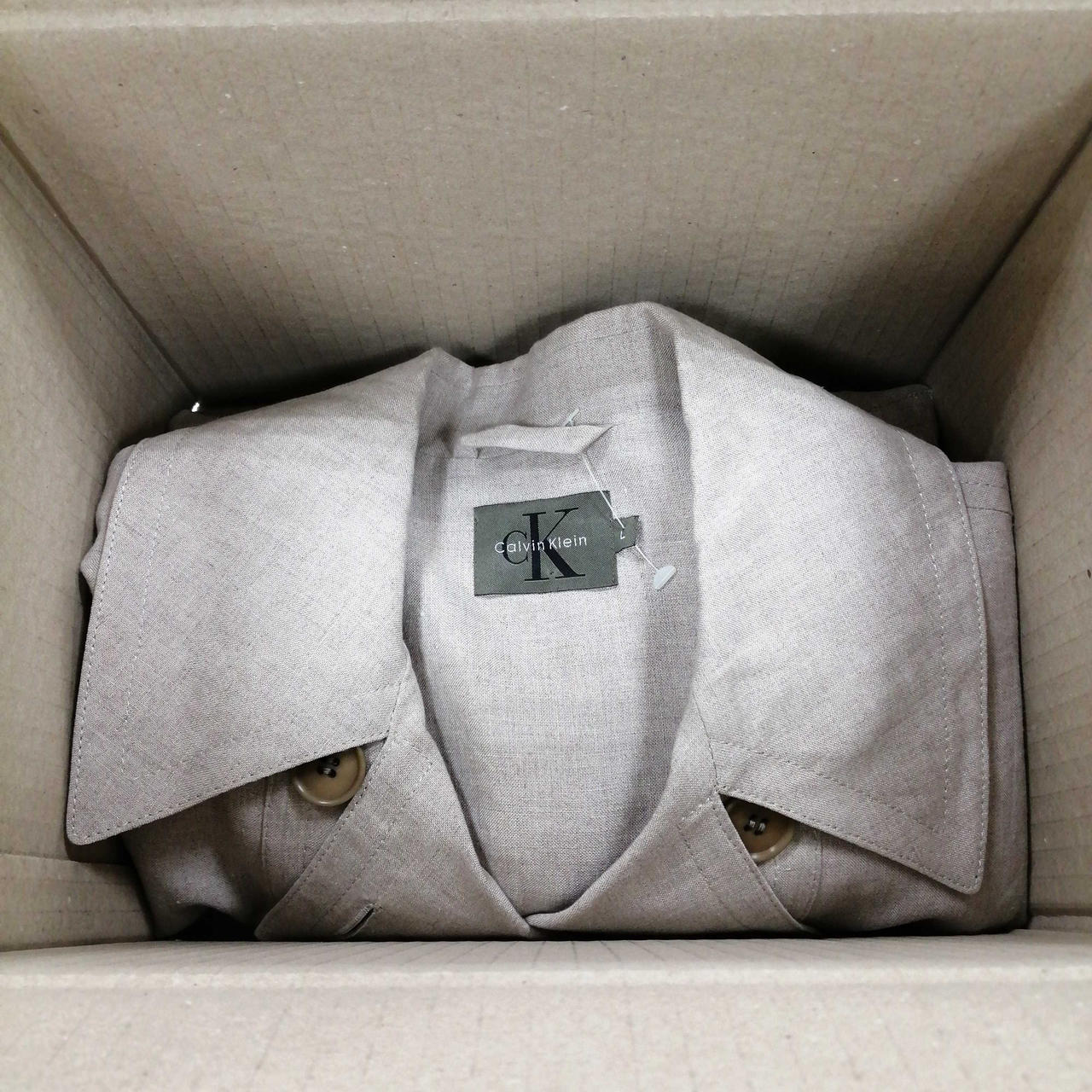 このように折りたたんでの発送となります。