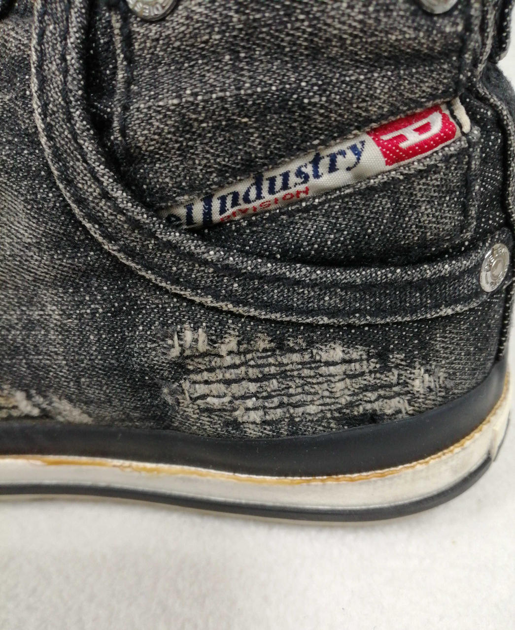 ゴム部分変色あり