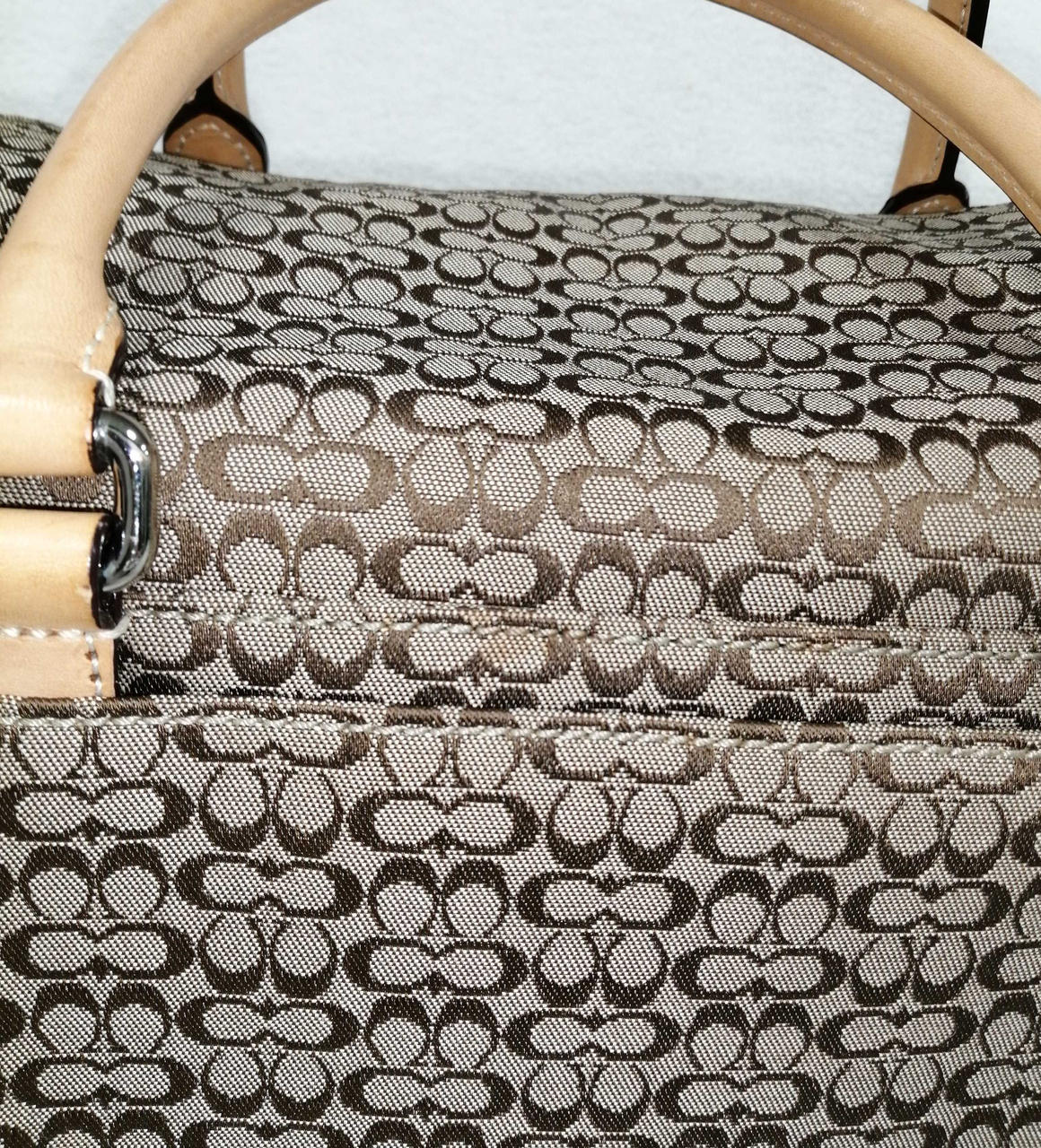 中央部分少々シミあり