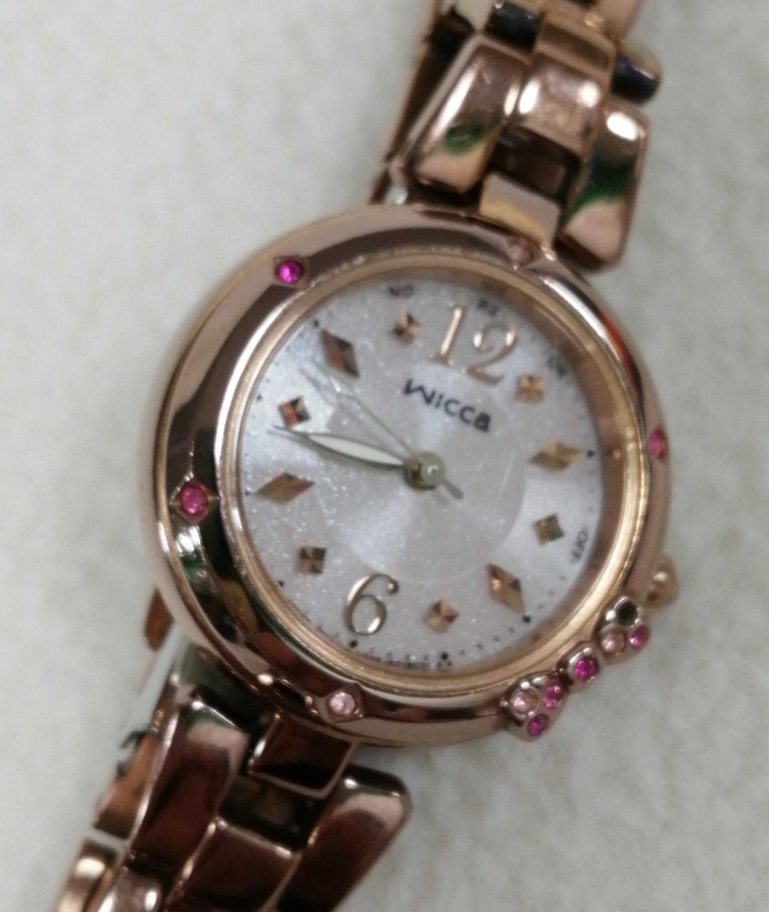 ガラス面にキズあり