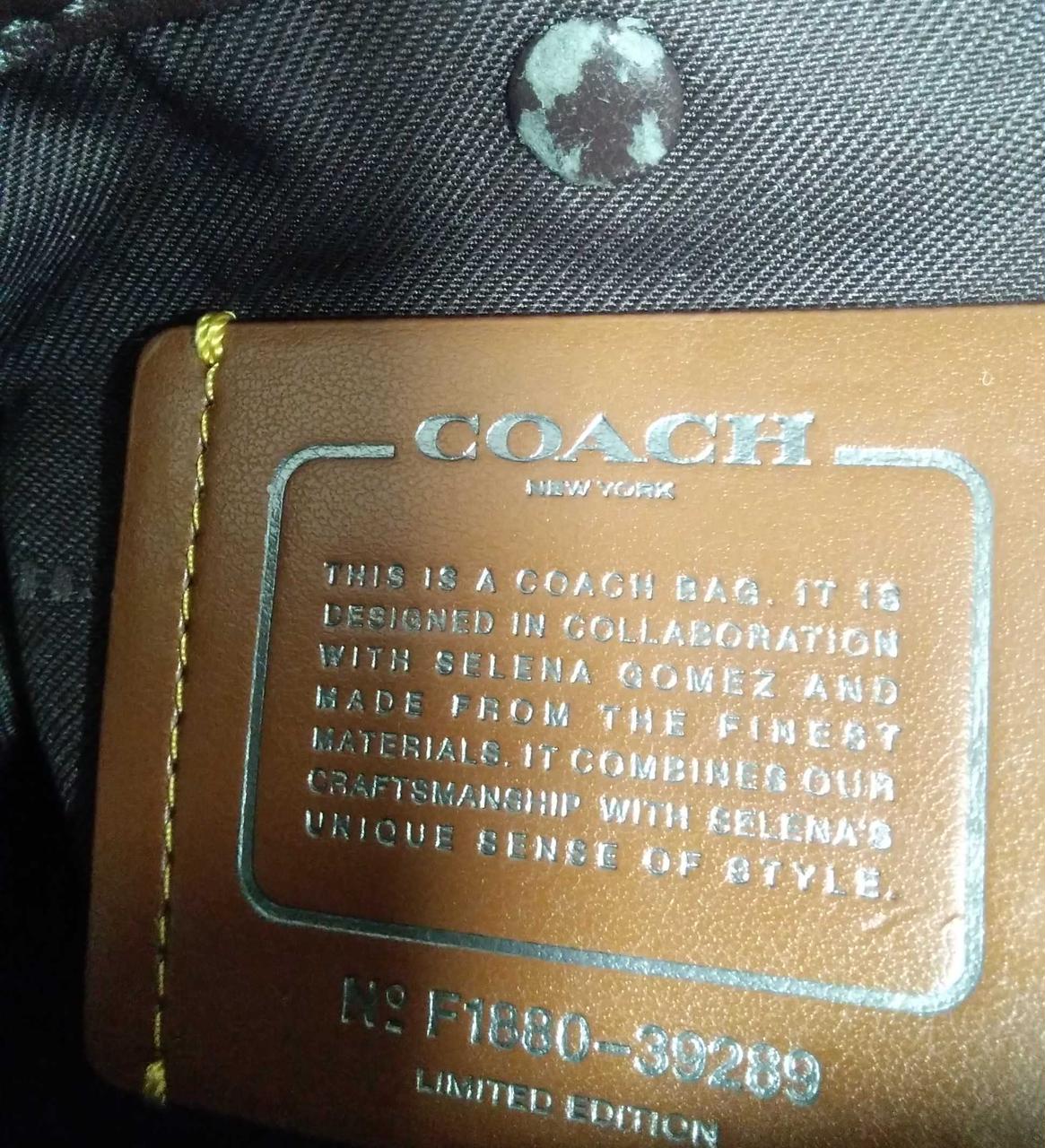 ボタン部分ベタつきはがれあり