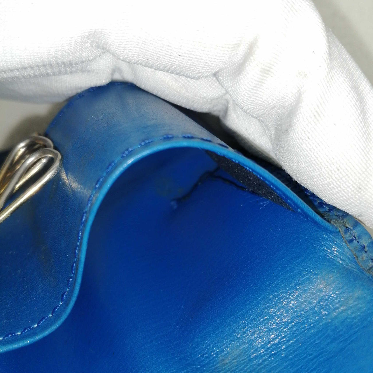 糸のほつれあり