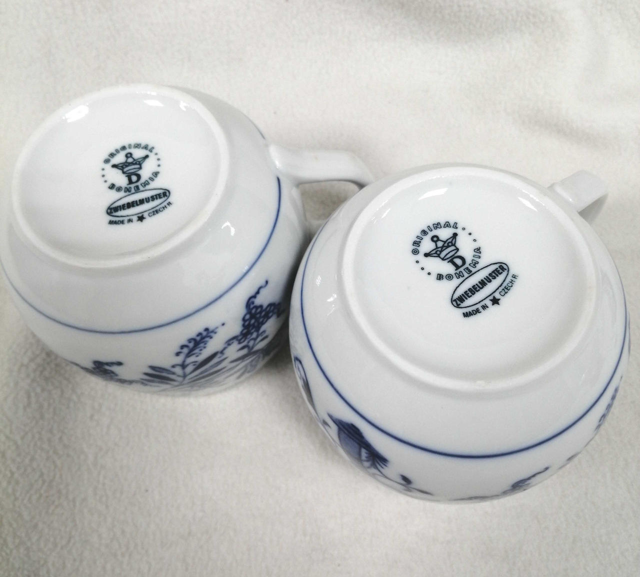 底の縁の部分極少々汚れあり