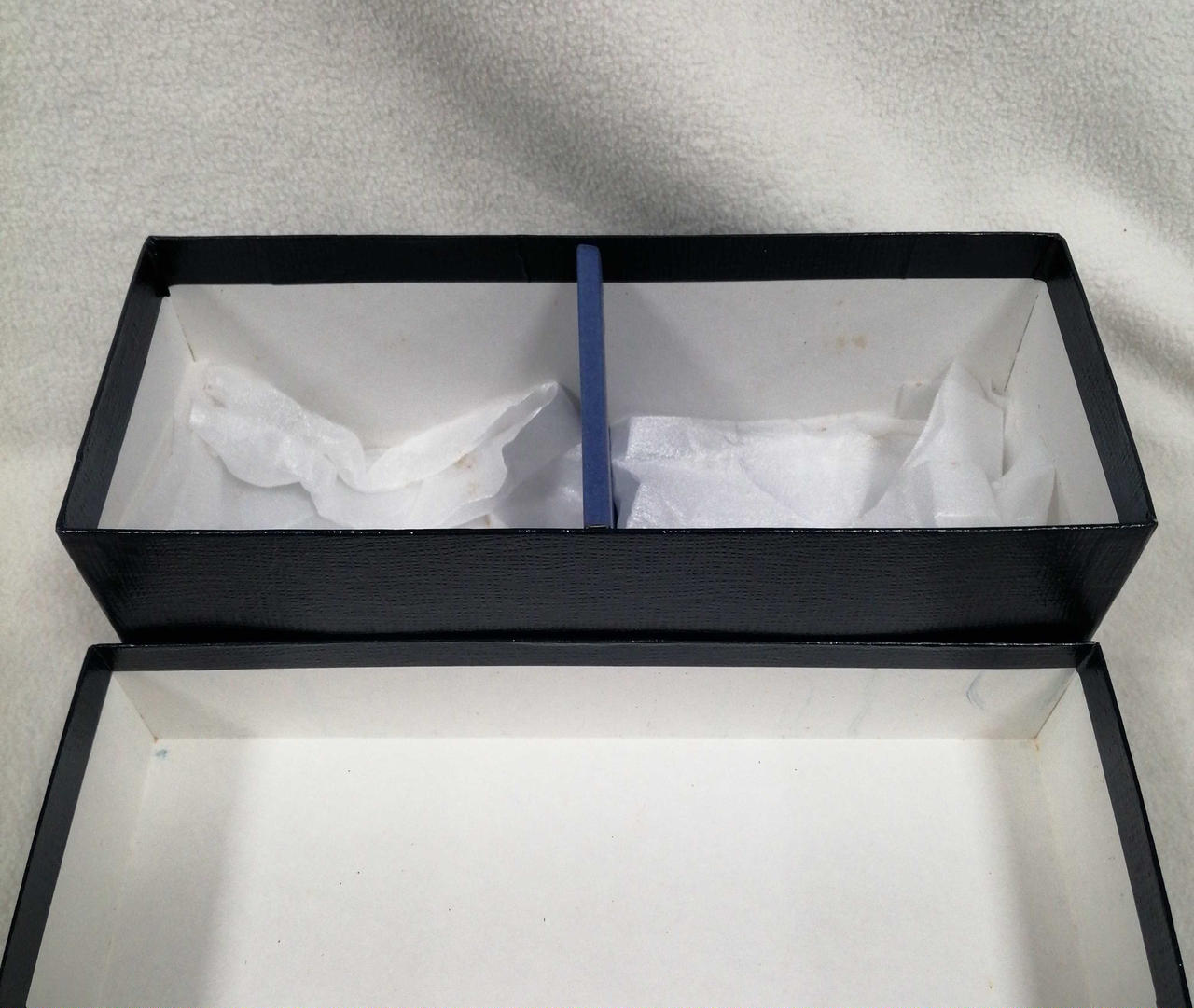 箱の内部汚れあり