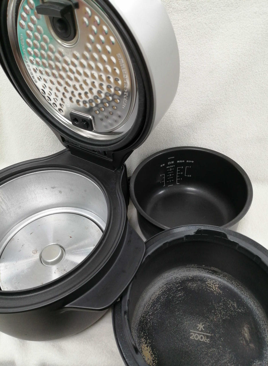 内釜　キズ・汚れあり