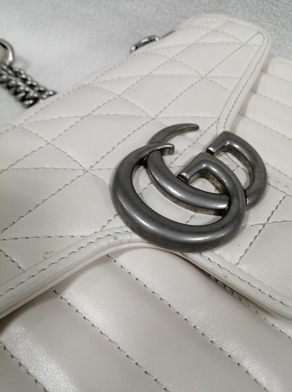 各所、細かい汚れあり