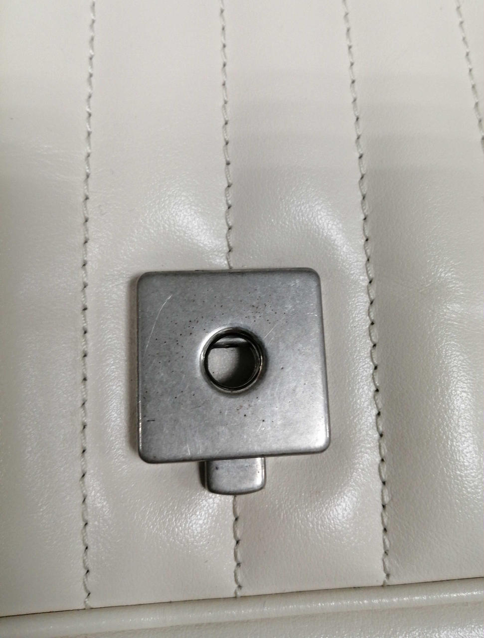 金属部分キズ・汚れあり