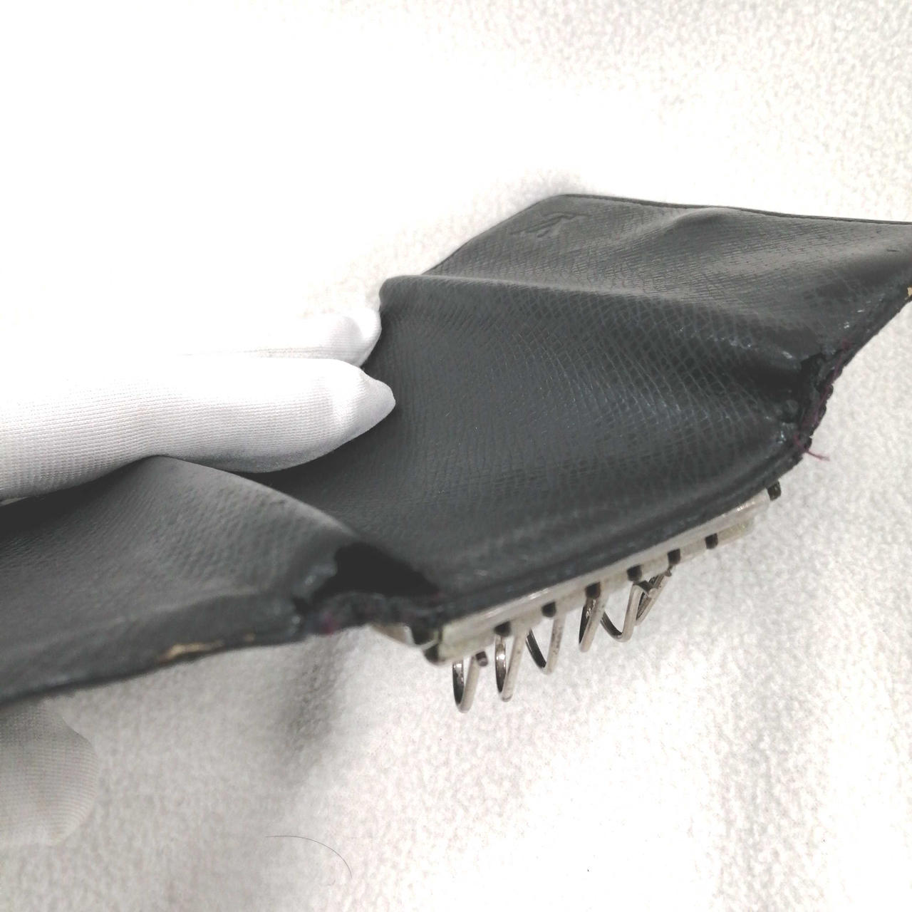 糸切れによる破損各所にあり