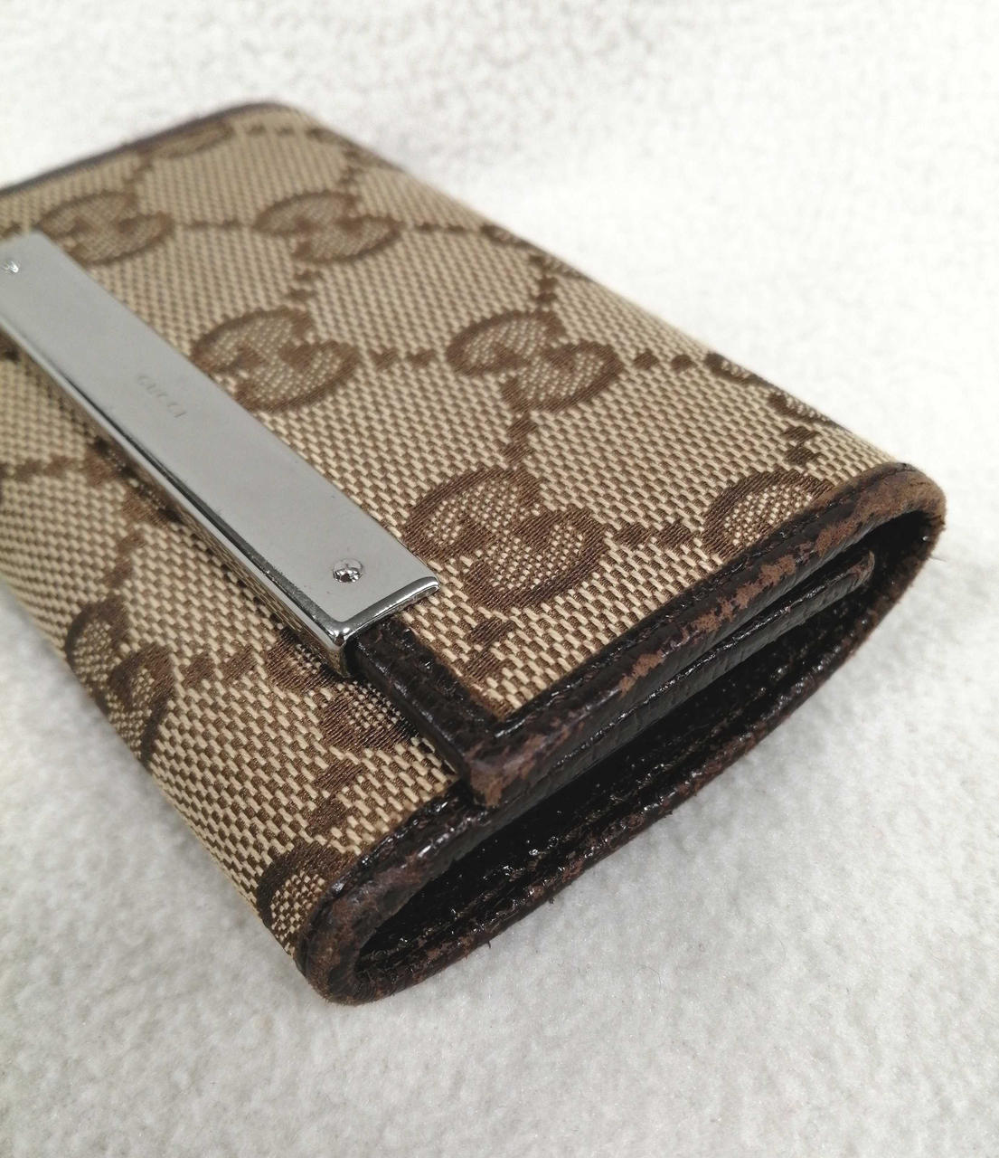 金具にキズ・角スレ