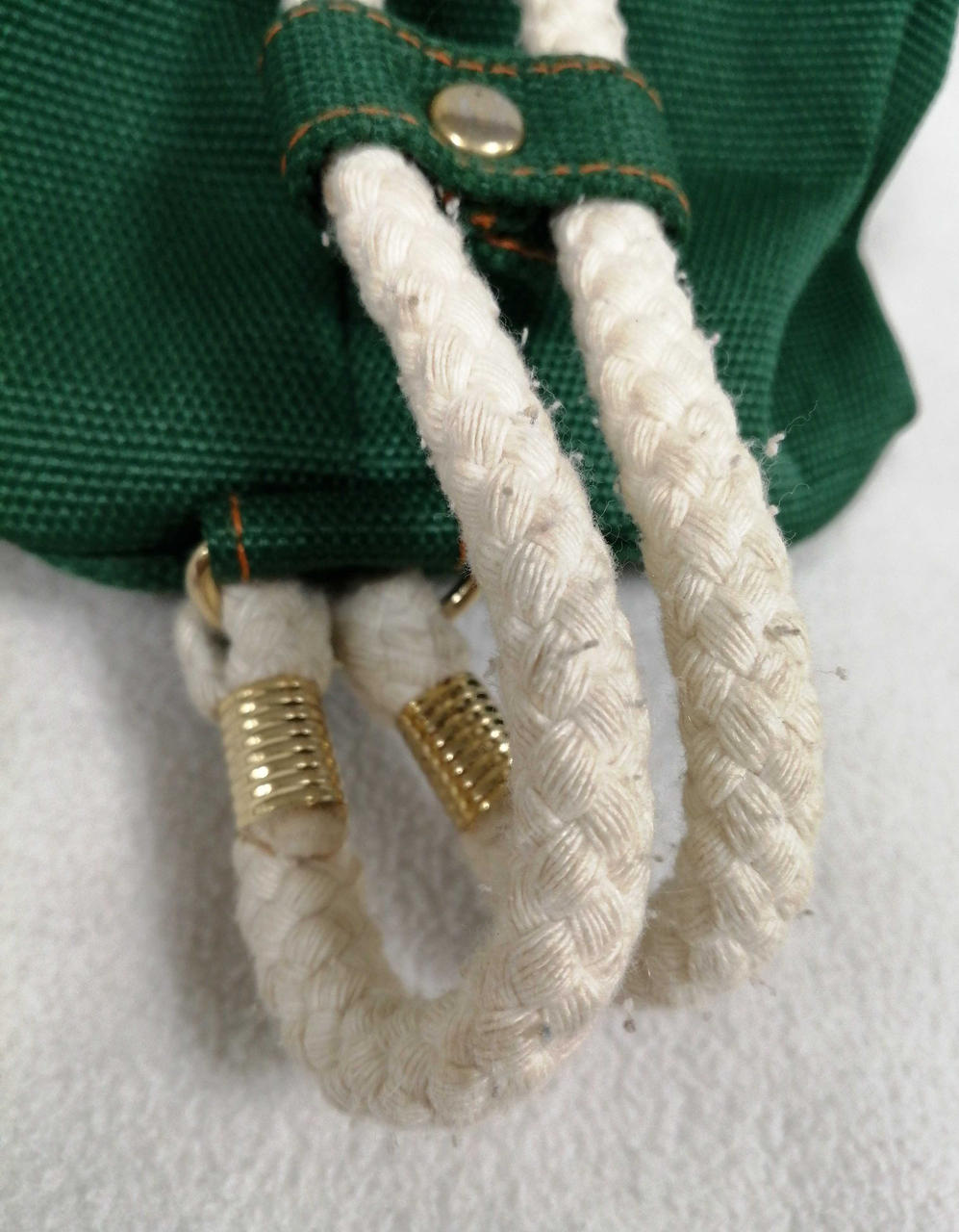 紐部分汚れ・毛羽立ちあり