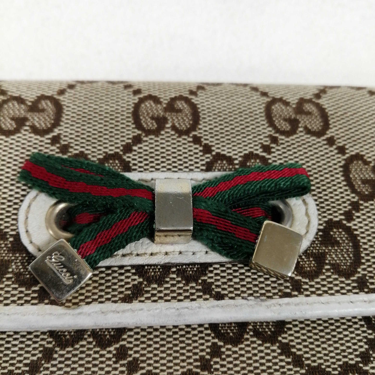 細かいキズ・毛羽立ち少々あり