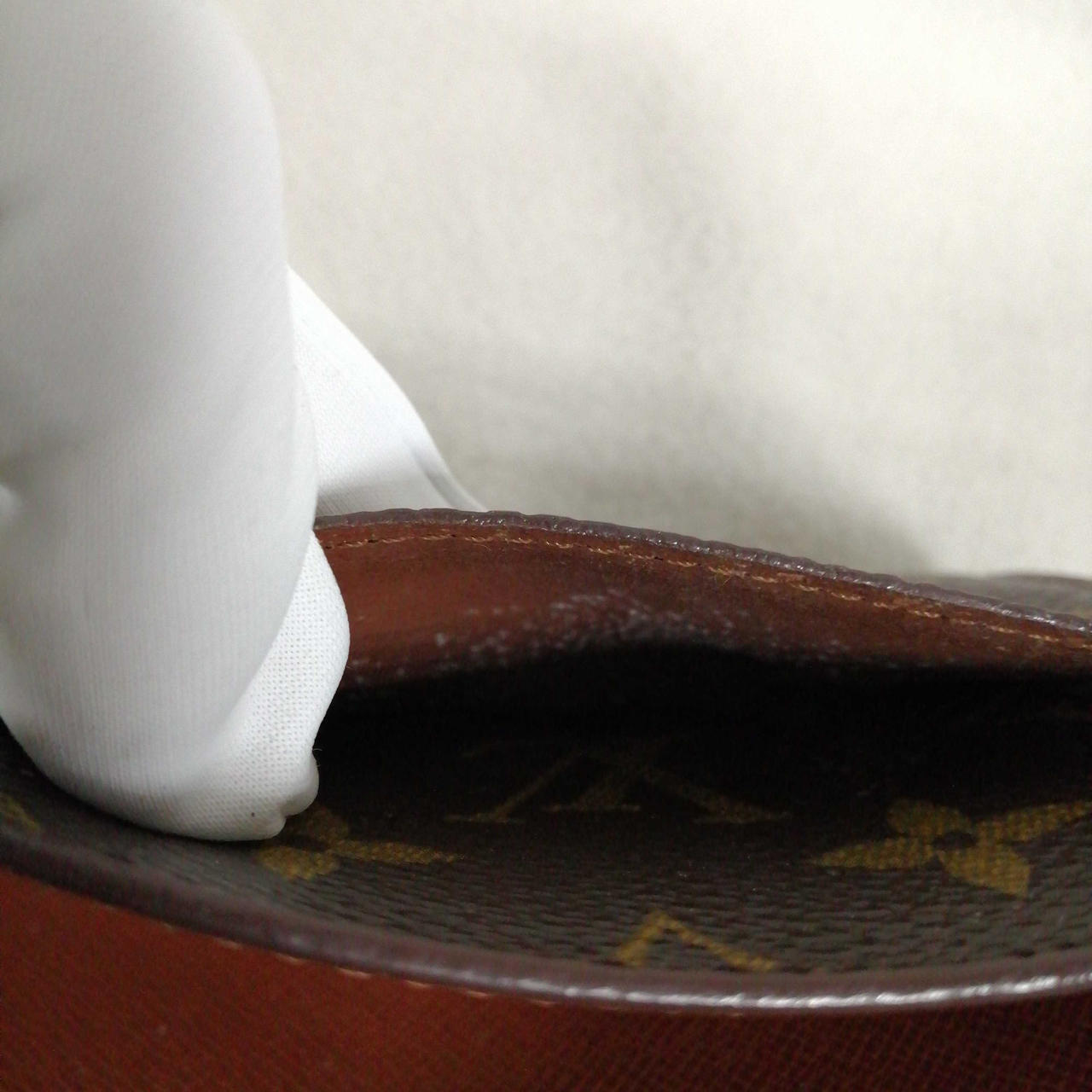 カードケース部分内側ハゲ・ベタつきあり