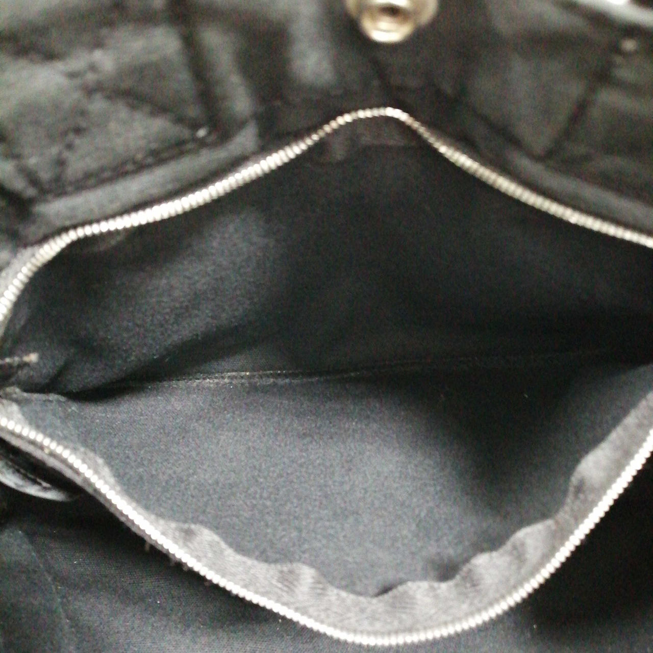 内部ポケット底部分汚れあり