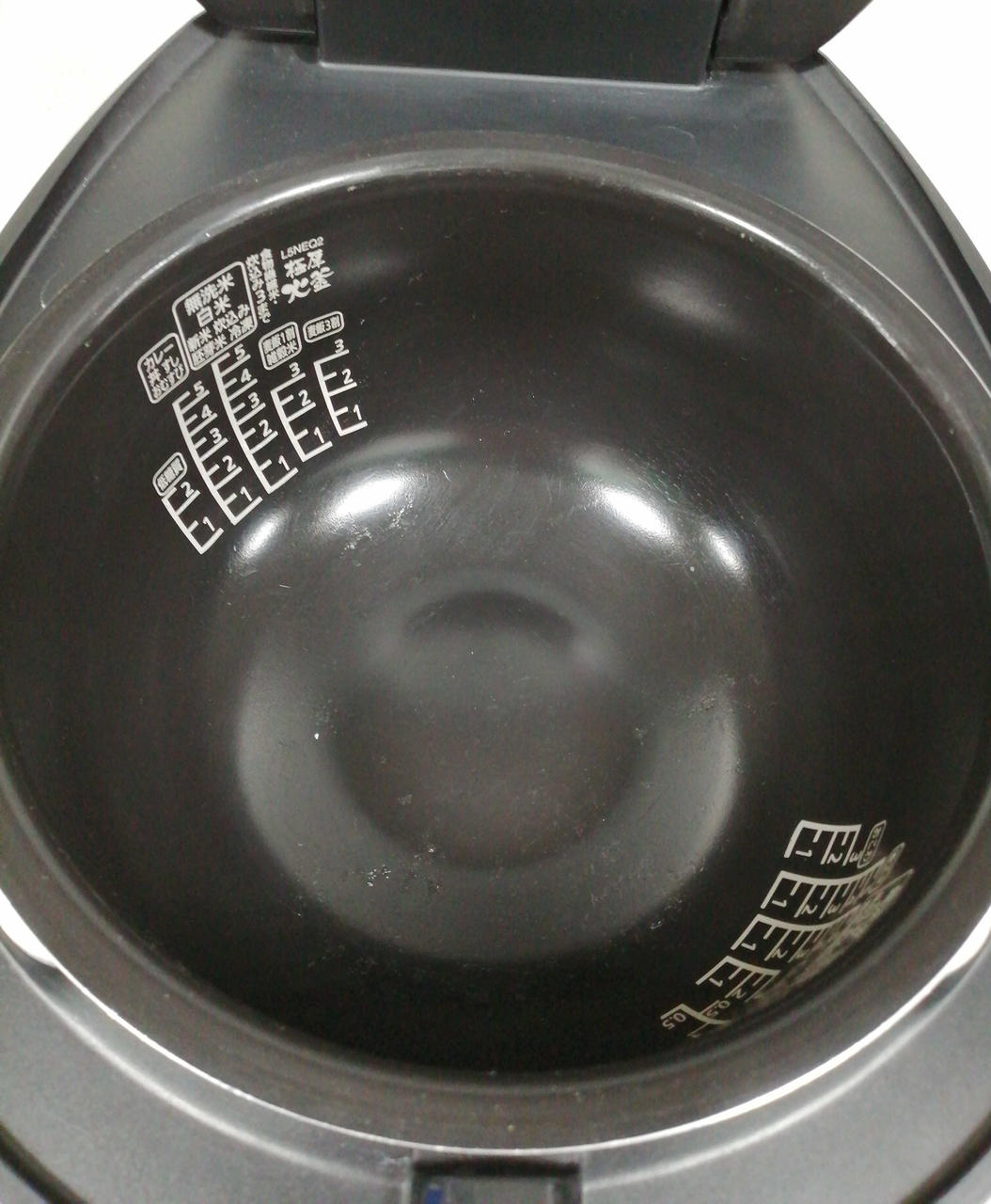 お釜に少々キズあり