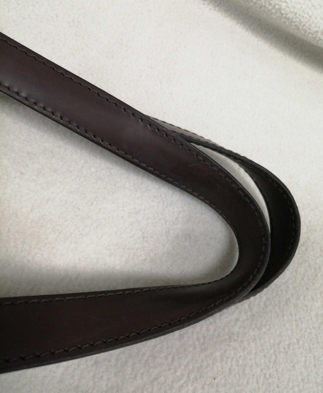 ショルダー内側少々ベタつきあり