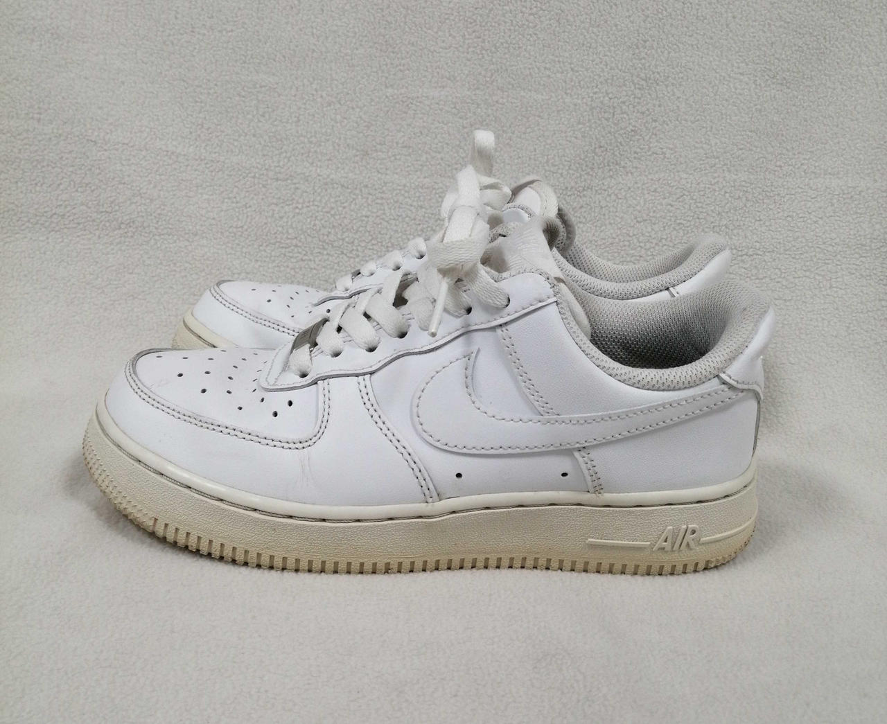 靴底ゴム部分変色あり