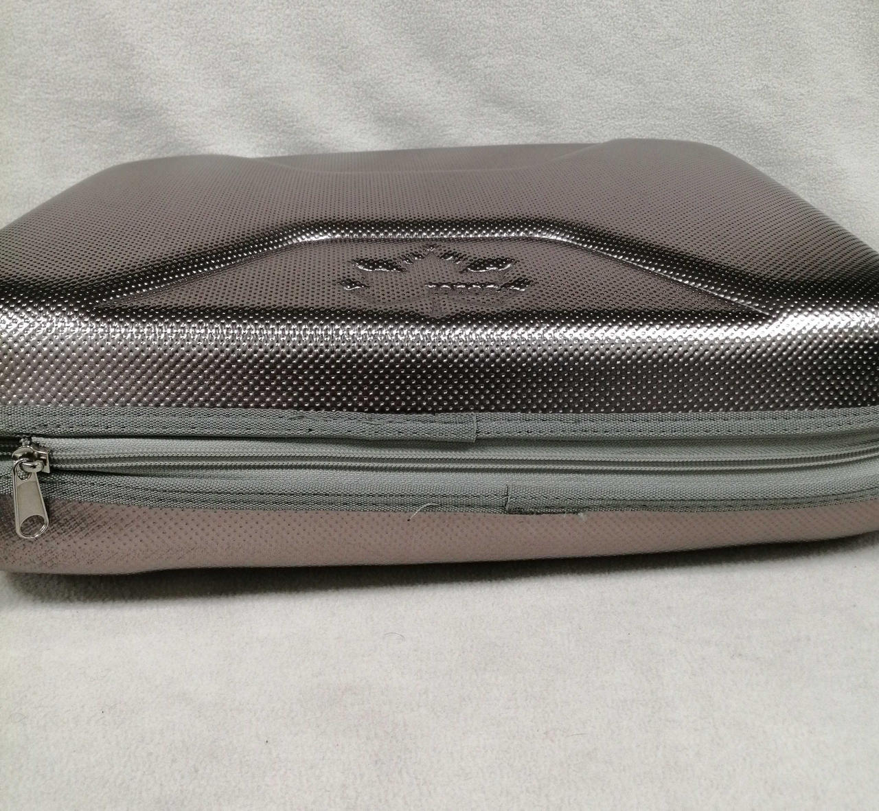 糸のほつれ・毛羽立ち少々あり