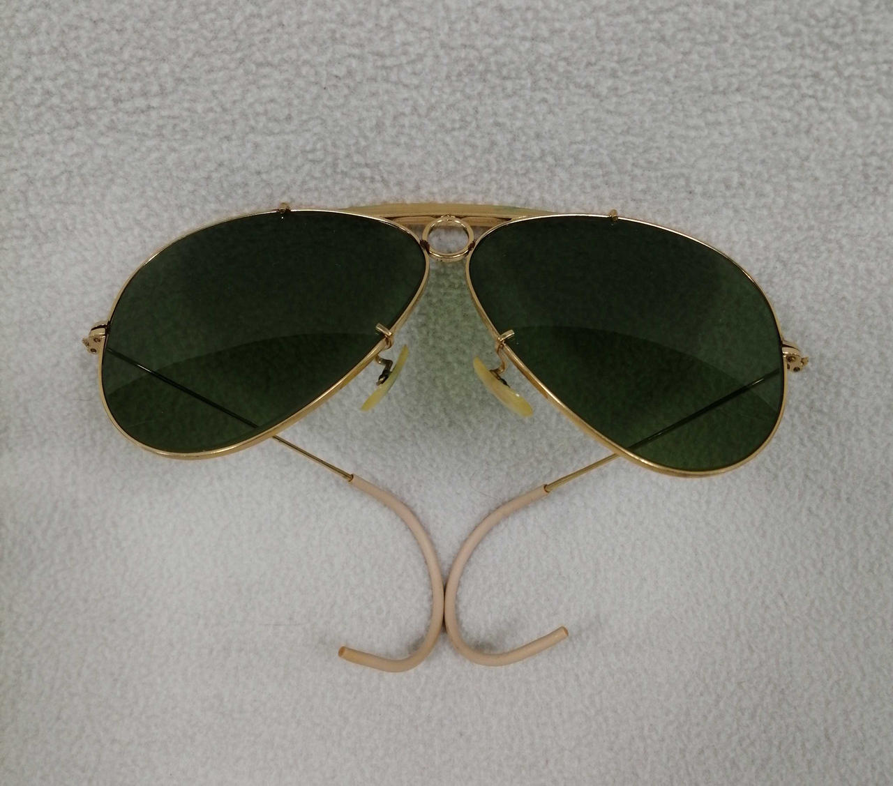 左目ガラスキズ少々あり