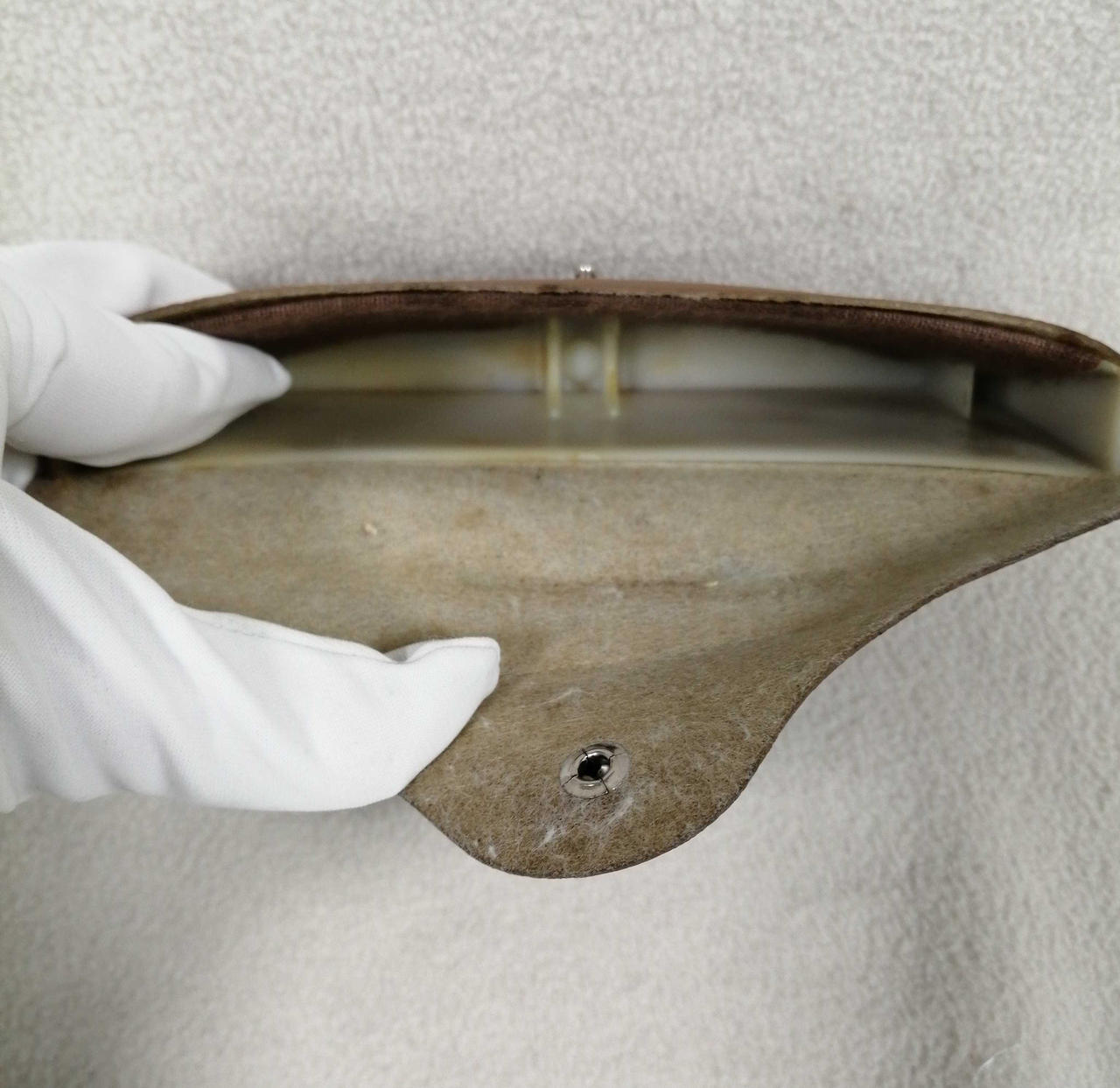 内部毛羽立ち・変色・汚れあり