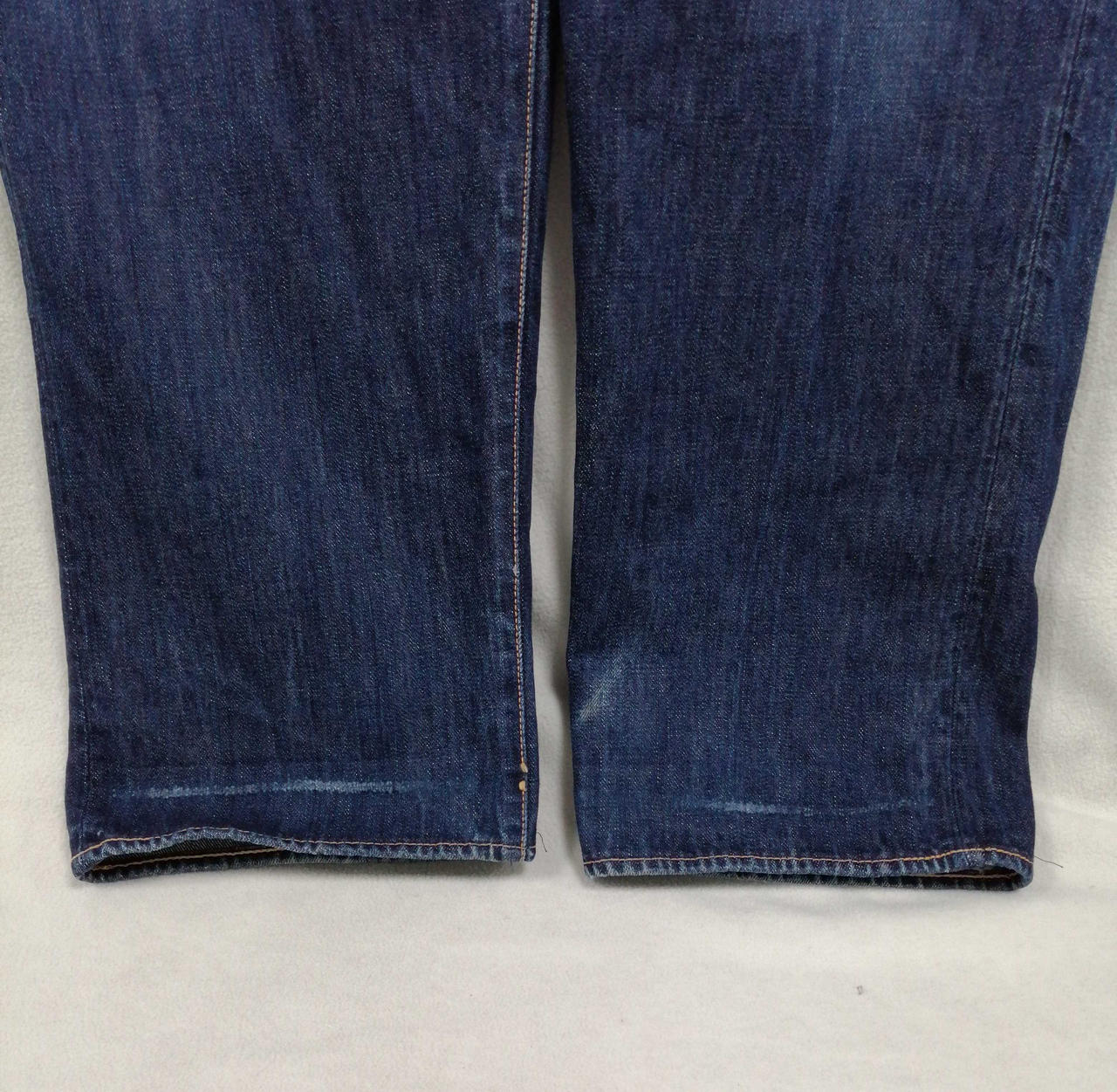 後ろ身頃裾に曲げ跡あり