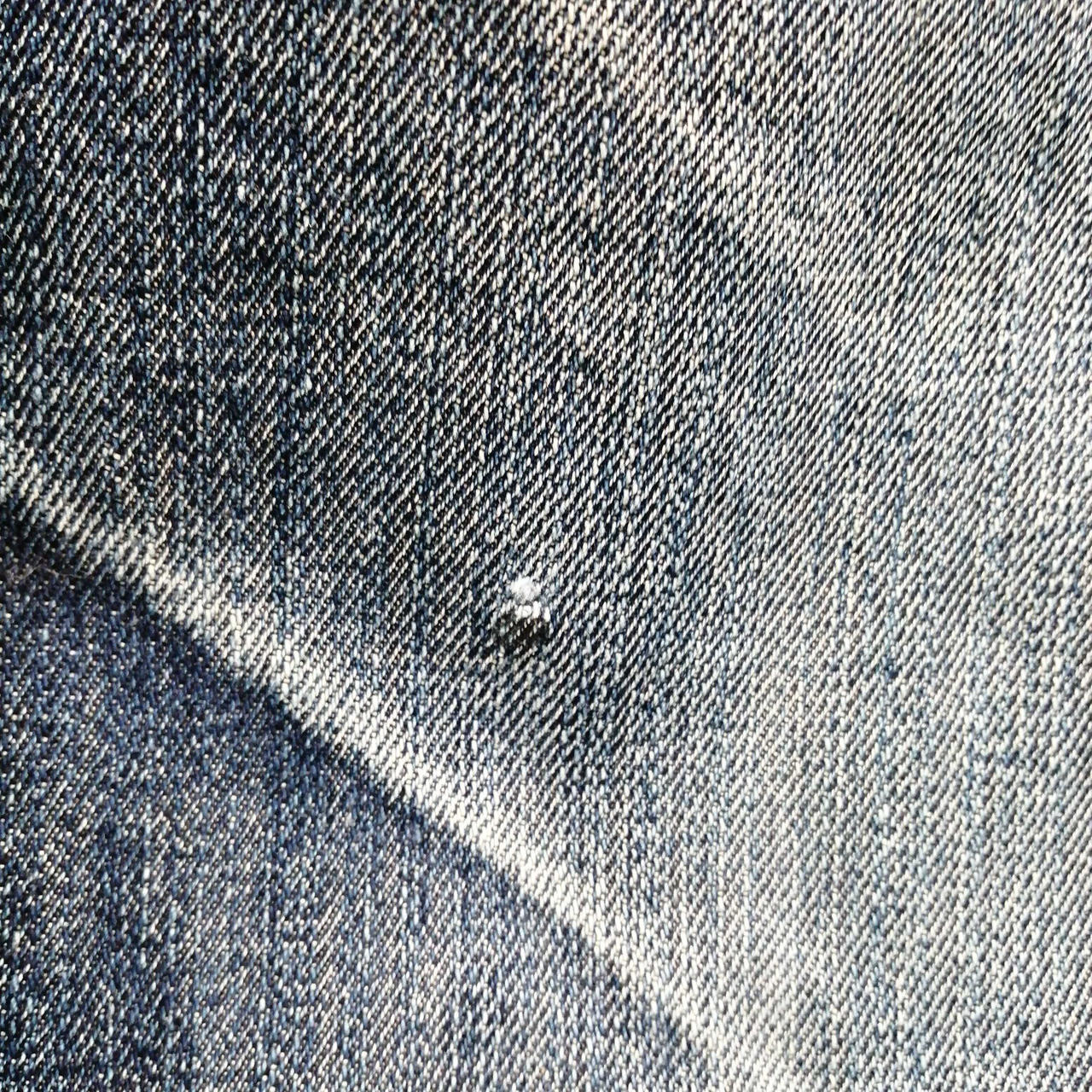 前身頃左側に織りキズあり