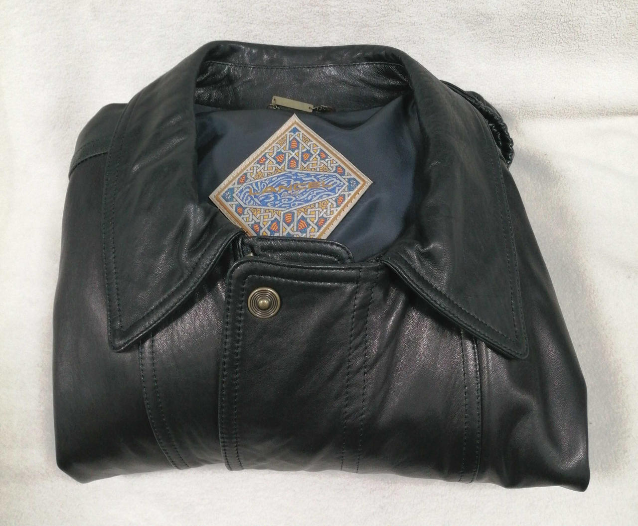 このように折りたたんでの配送となります