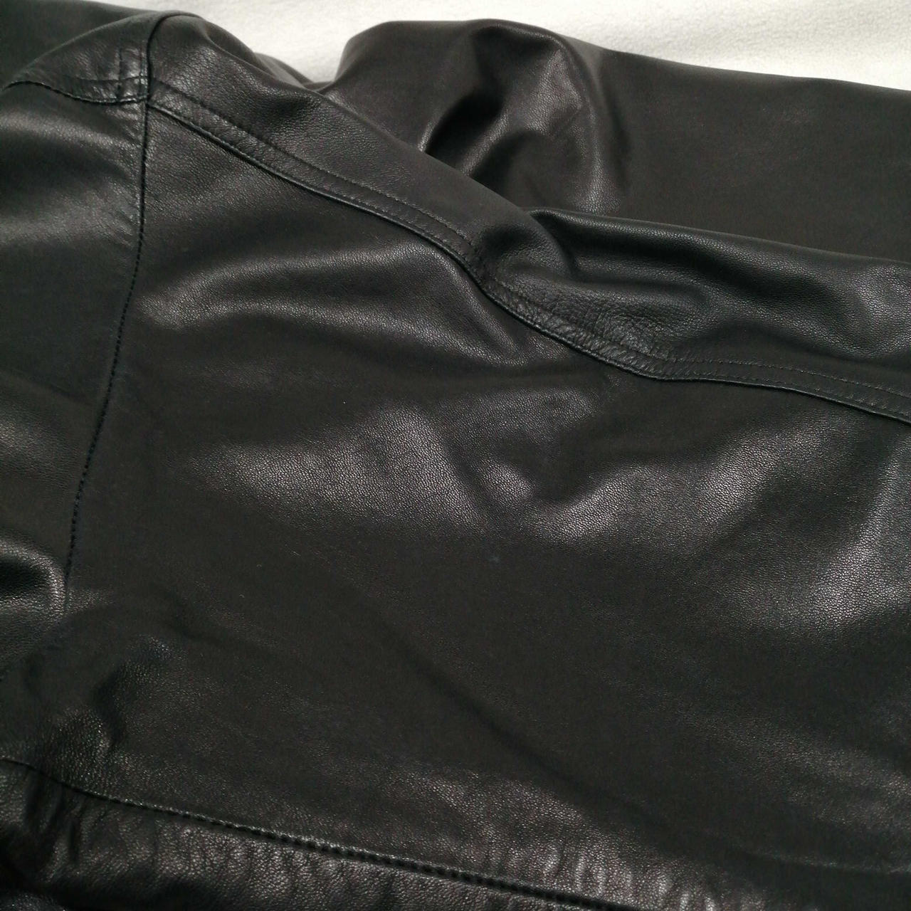 袖に少々シミあり