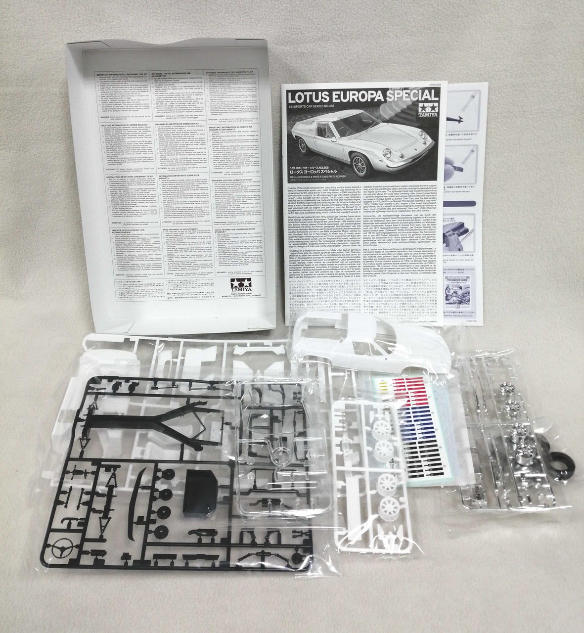 箱の凹み少々あり