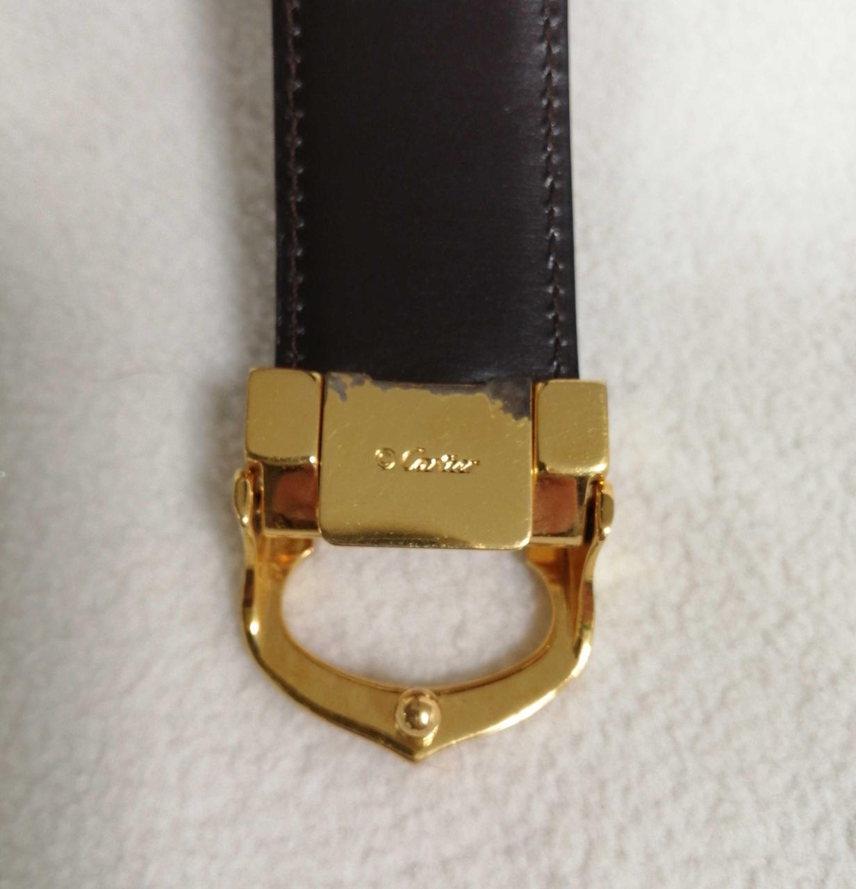 バックル裏側金属のハガレあり