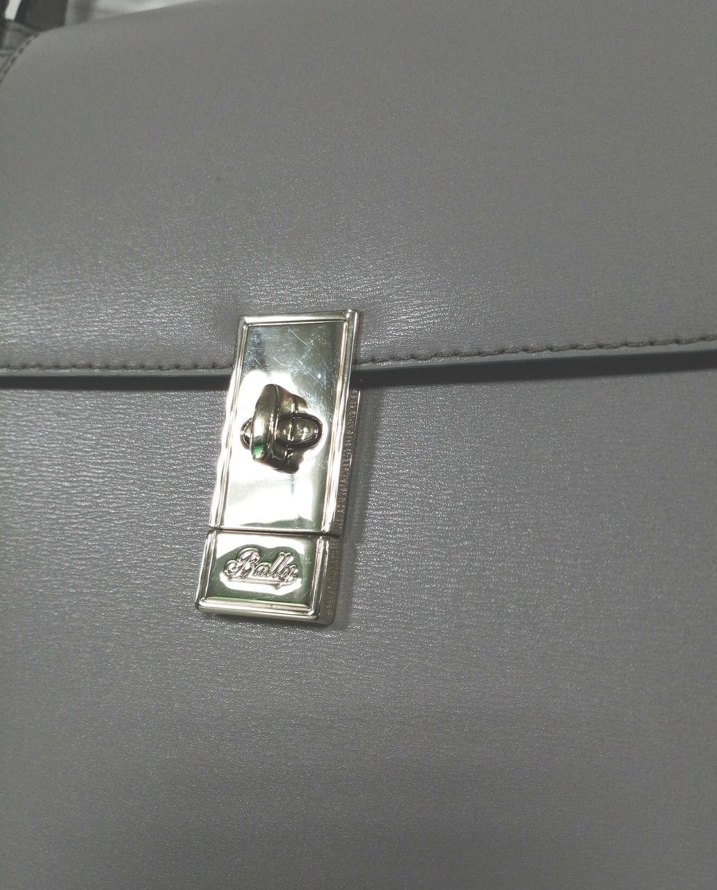 金具細かいキズ・汚れあり