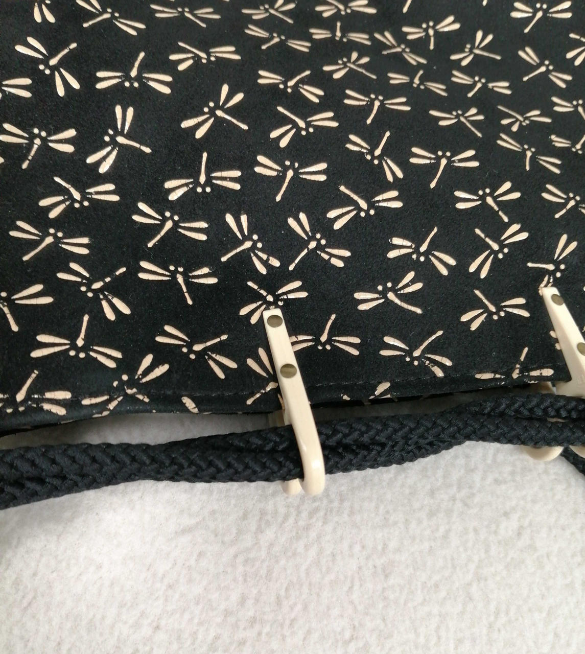 入り口付近トンボのプリントハゲ少々あり