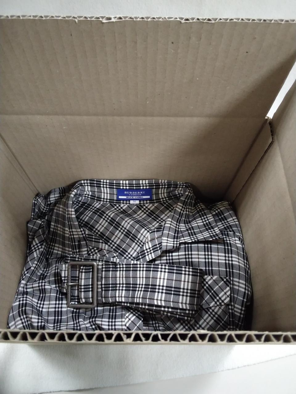 折りたたんでの配送となります。