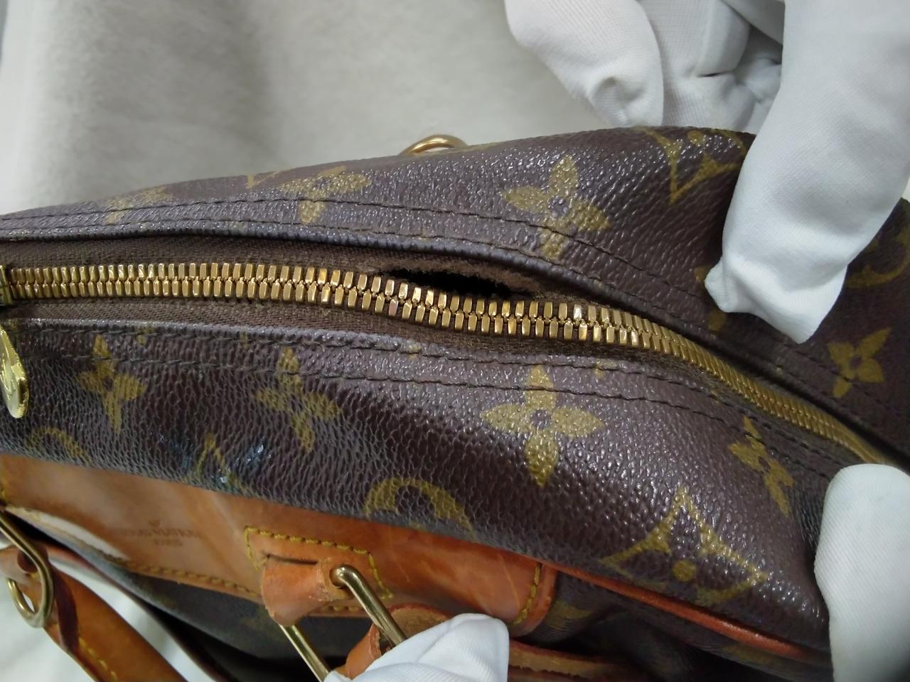 チャック部分破れあり