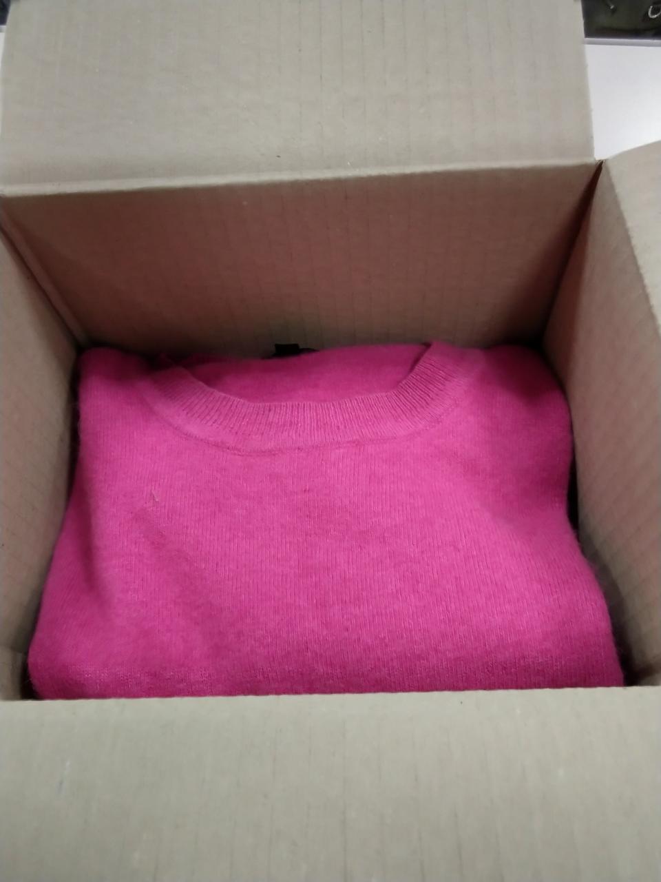 折りたたんでの配送となります。