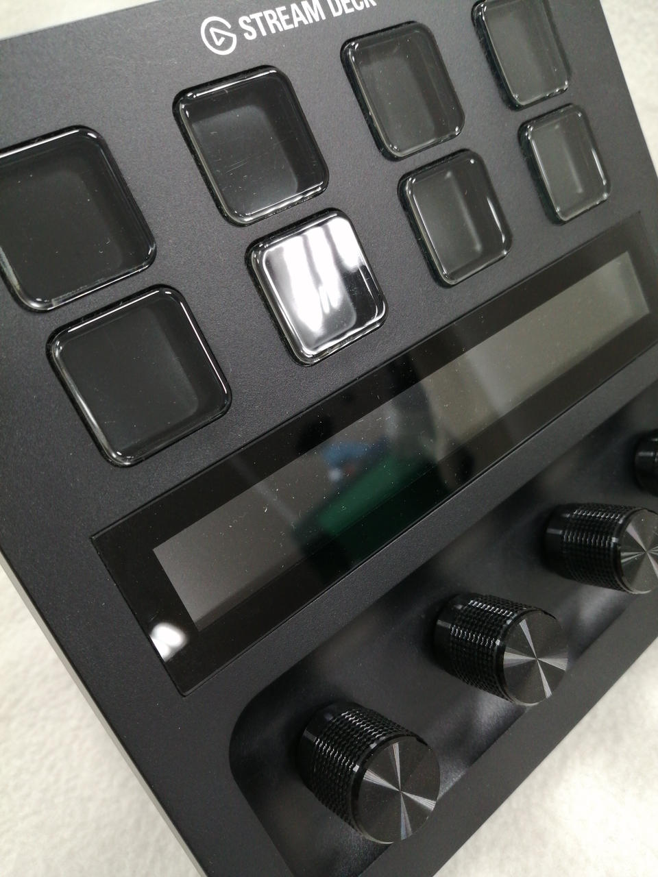 ディスプレイ内部に埃有