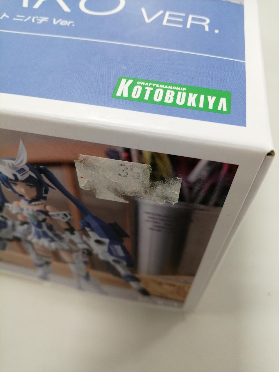 シール貼付跡あり