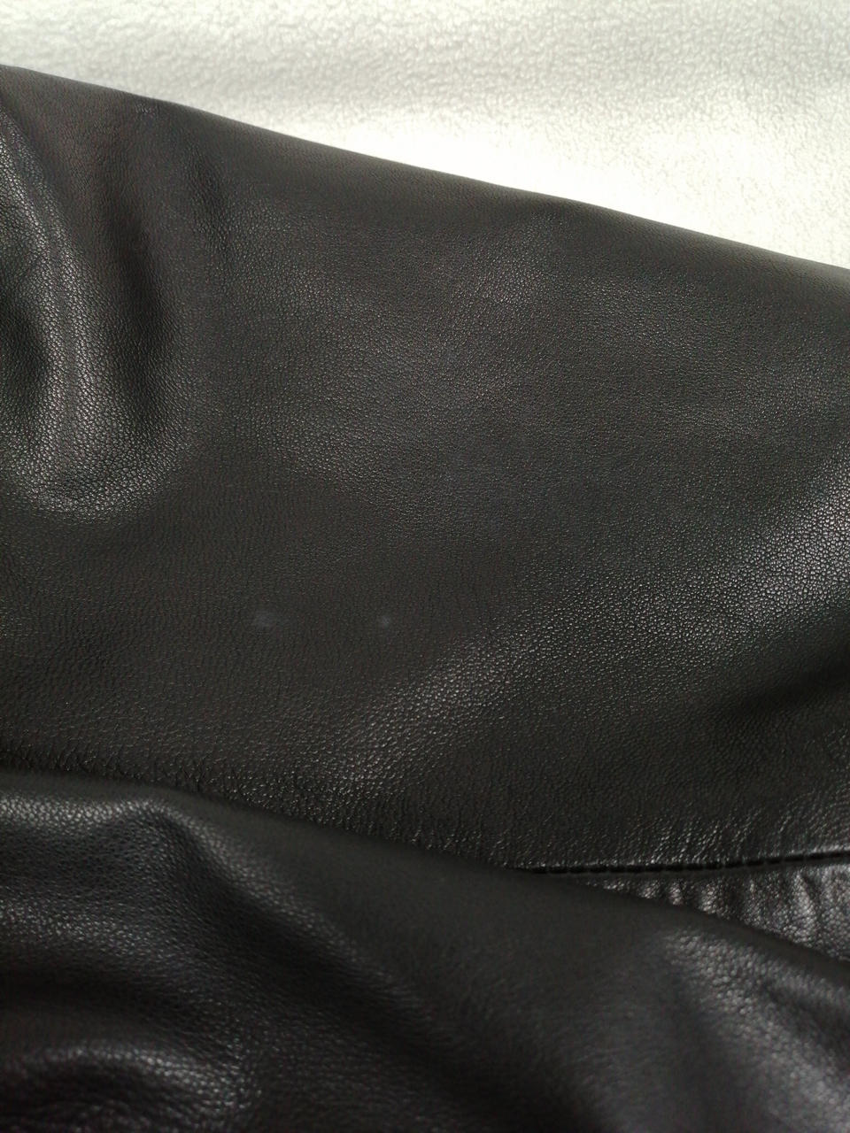 白いシミ少々あり