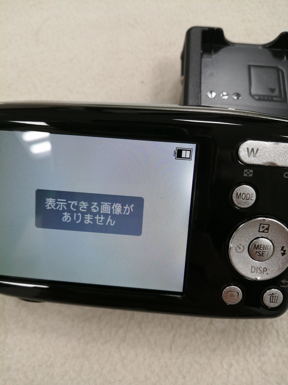 電池マーク下辺り色違います