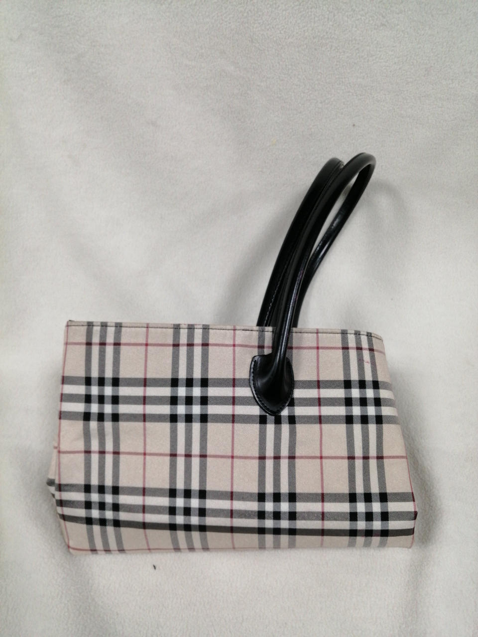 このように折りたたんでの配送となります