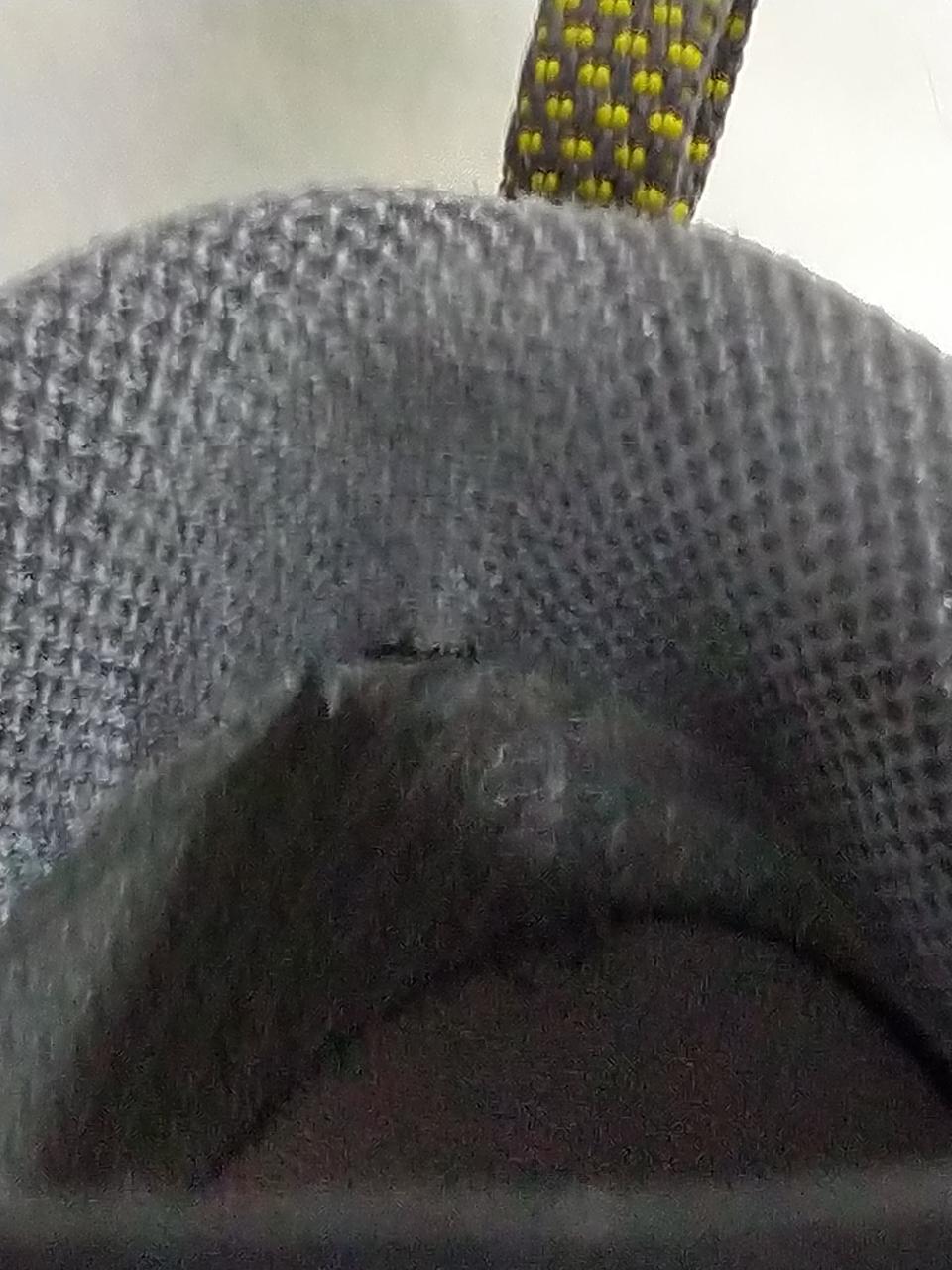 右かかと内側破れ少々あり