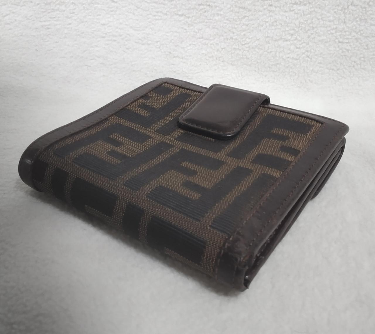フェンディ(FENDI)|ズッカ柄二つ折り財布|HARDOFFオフモール