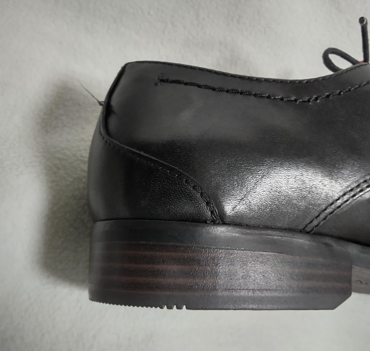 糸のほつれ・白い汚れあり