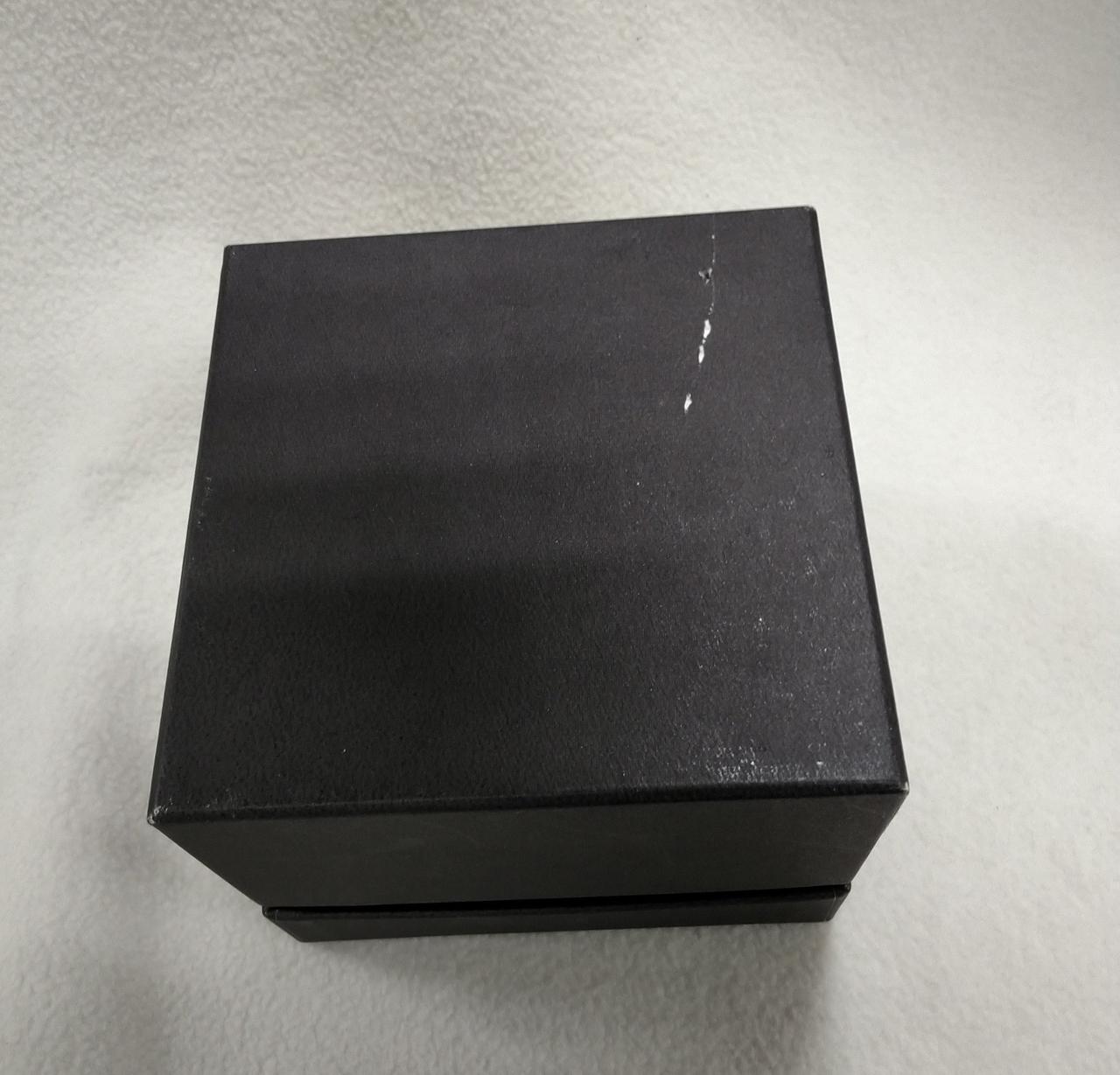 箱裏、キズ・剥がれ有ります。