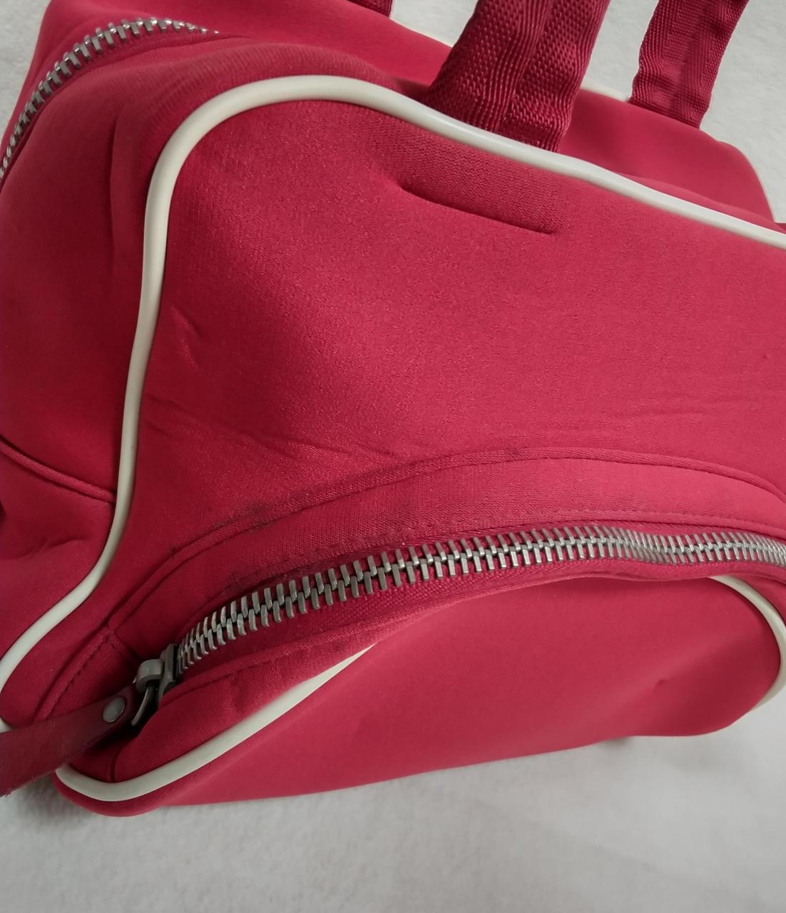 ファスナー付近各所汚れあり