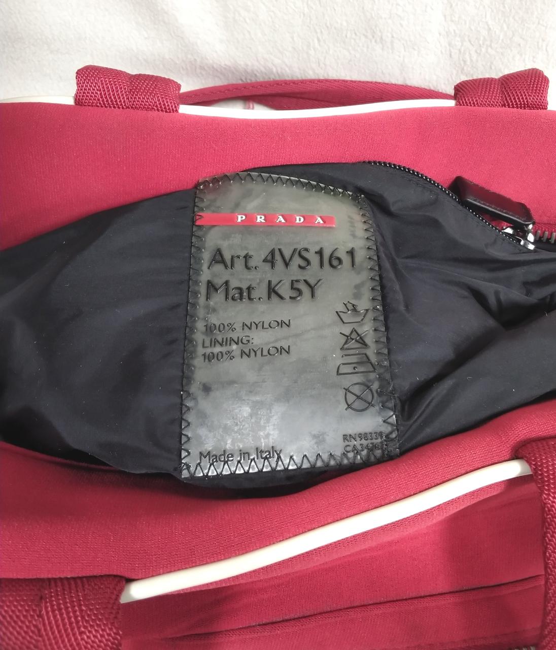 タグ、少々粘着あり