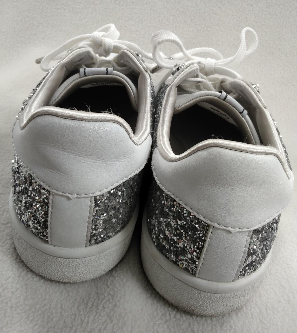 かかと部分シワあり