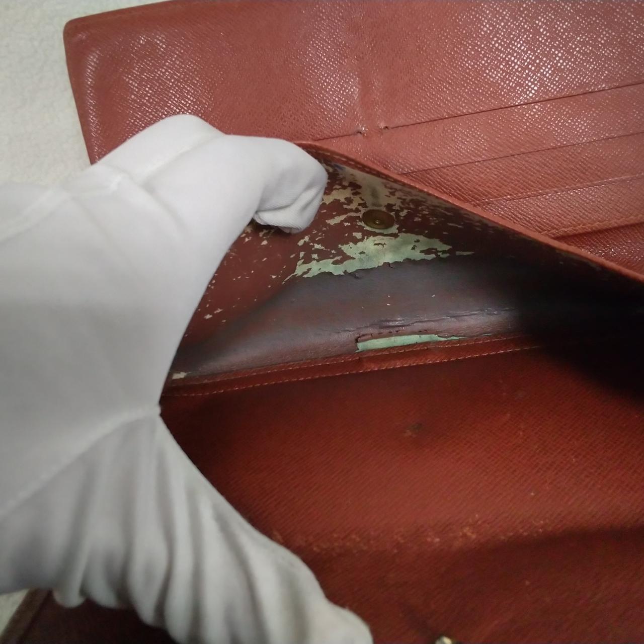 小銭入れ内部ハガレあり