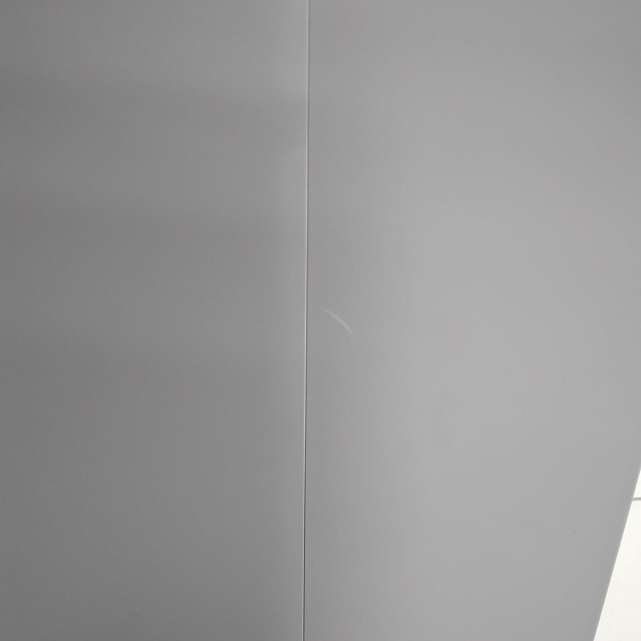 側面中央に小キズあり