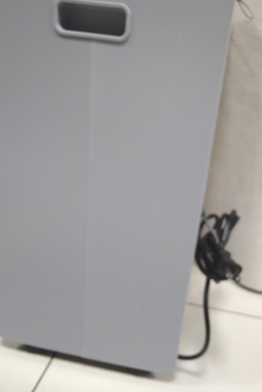 側面下にキズあり