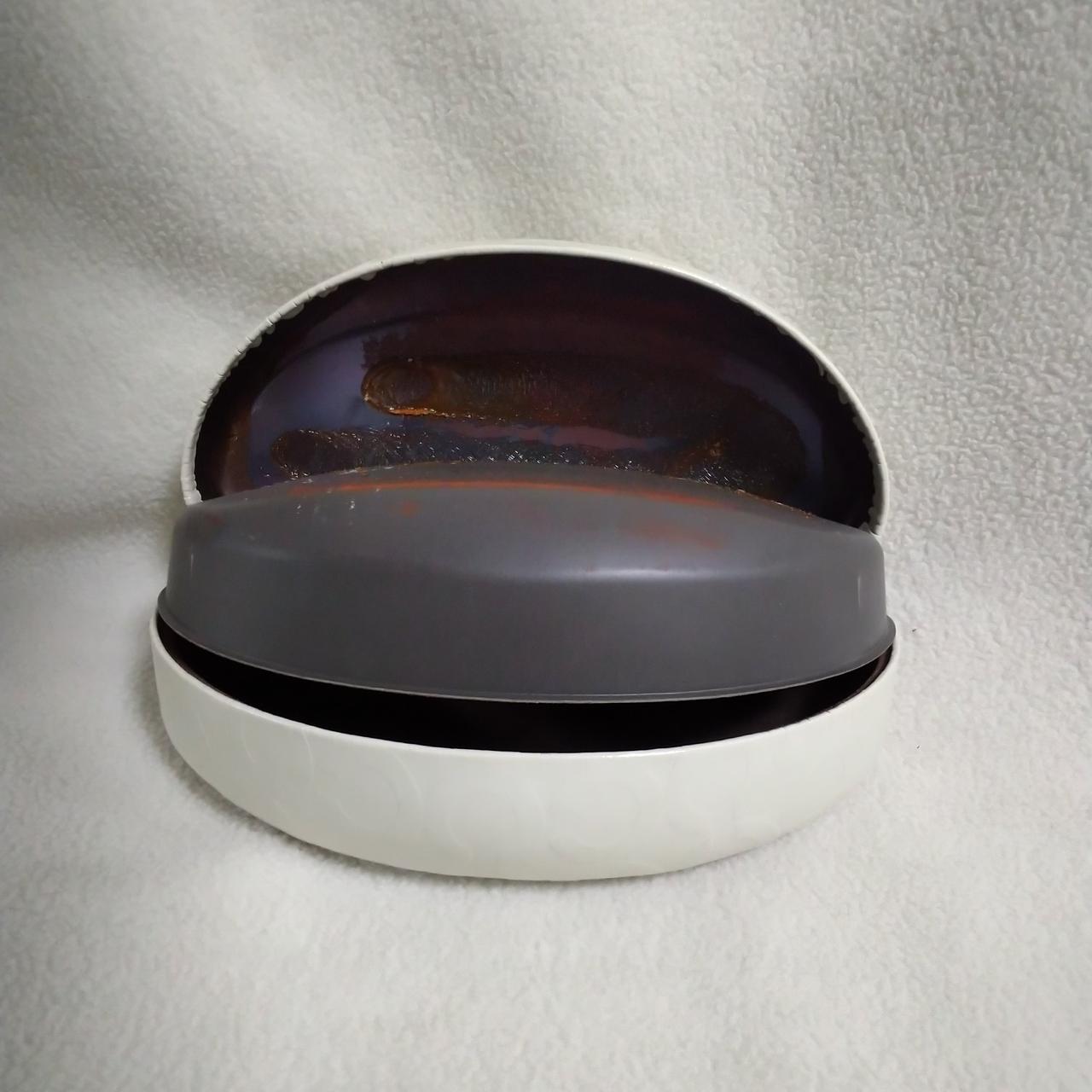 ケース内側はがれあり